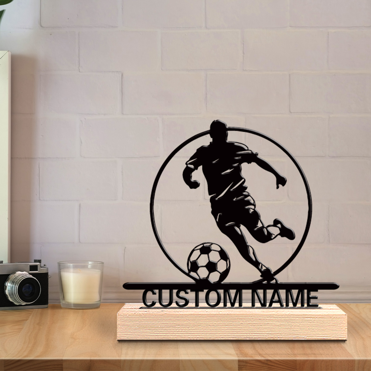 カスタムサッカー選手メタル像（名前入り）、木製台座付きテーブ - Home Office Desk Ideas のレビューと価格